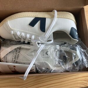 Veja Ucra  CWL Women’s Sneakers